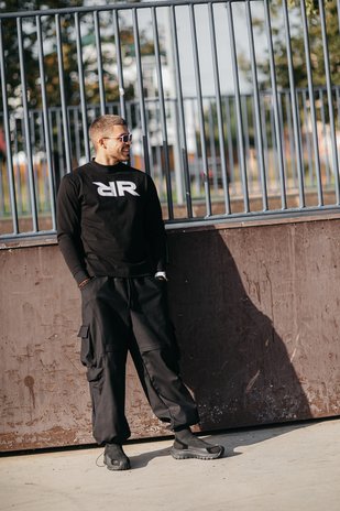 Remington RR Black — практичная футболка с длинным рукавом для повседневного гардероба